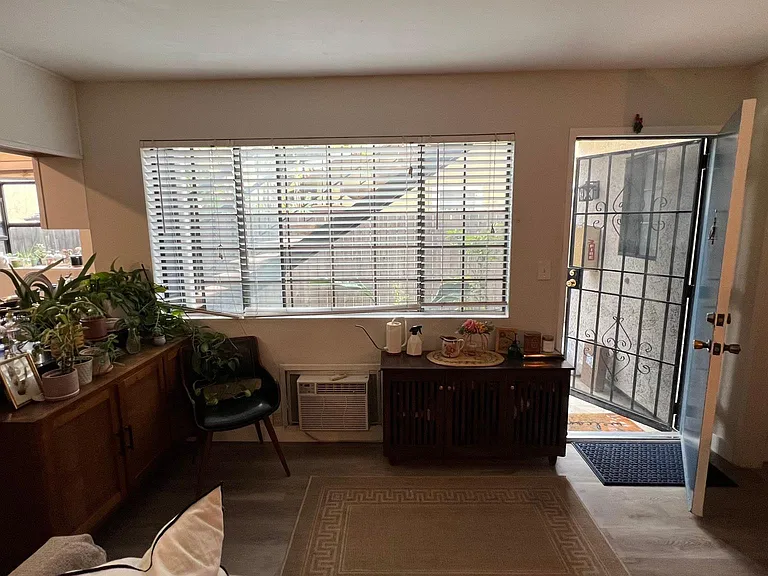 1435 Essex St #1 — Photo 25