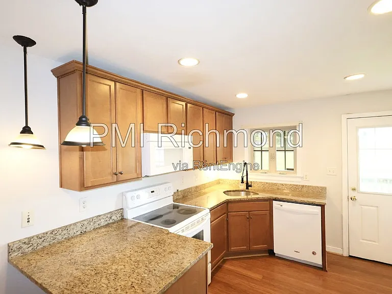 513 S Harrison St #F — Photo 8