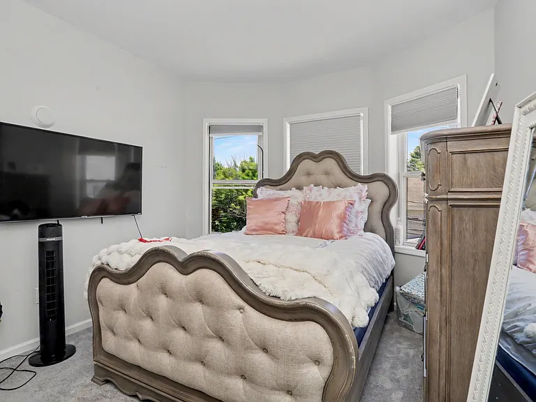 2 S New St #3 — Photo 10