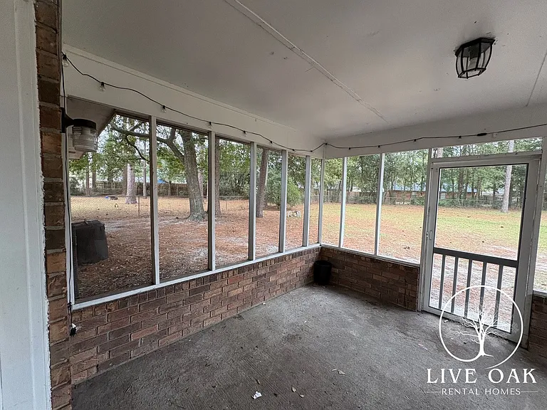 617 Slade St — Photo 11