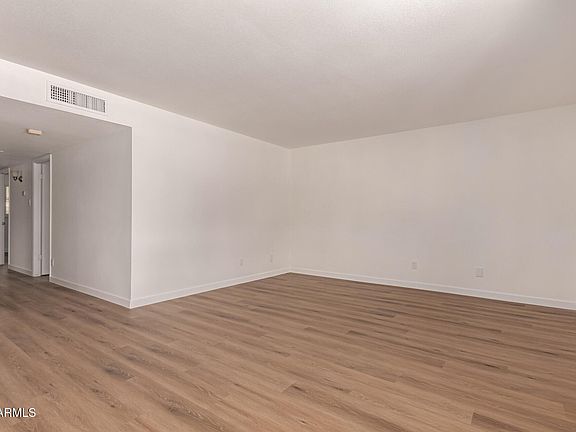 4th image of 1115 E CARTER Drive