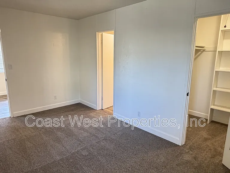 381 Oak Ave #5 — Photo 11