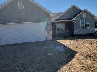 212 Autumnwood Ln, Davis Junction, IL 61020