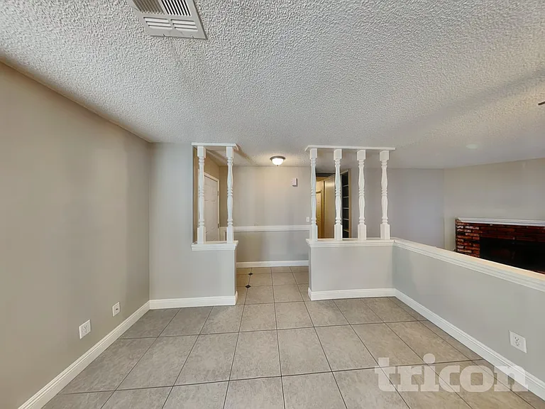 271 Princess Ann Ct — Photo 2