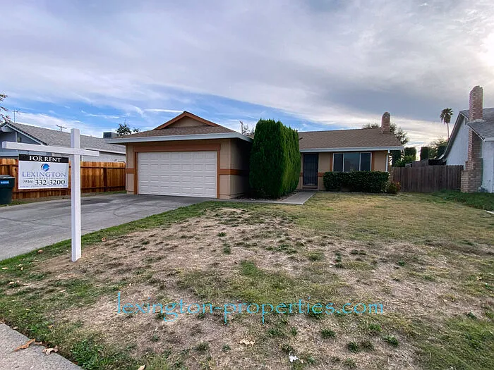 3232 Scotland Dr — Photo 1