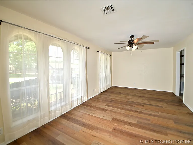 401 N Fir Pl — Photo 5