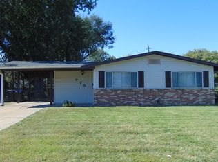975 Canisius Ln, Florissant, MO 63031