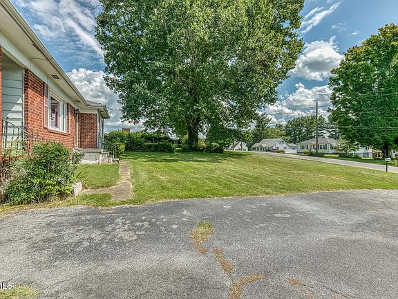 5th image of 128 Crossway Rd