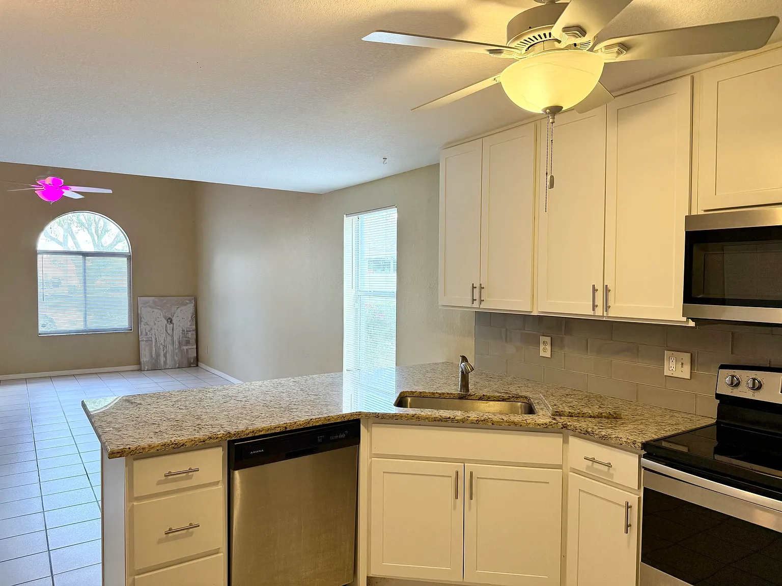 5 bed, 2.5 bath, 2211 sqft, $4,000 — Photo 3