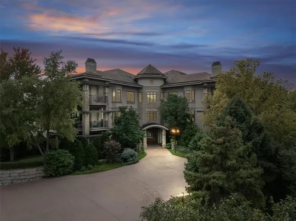 4801 W 133rd St #201, Leawood, KS 66211