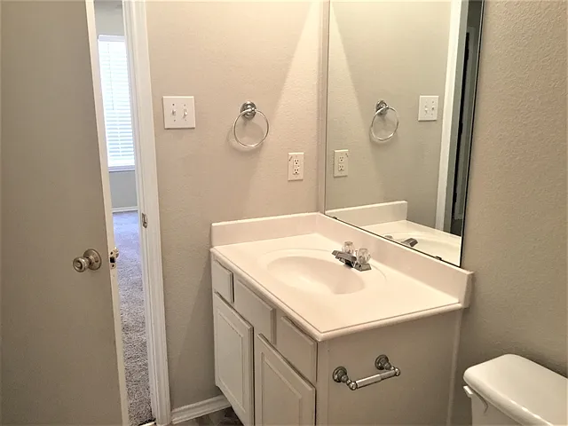 1009 Rock Springs Dr — Photo 14