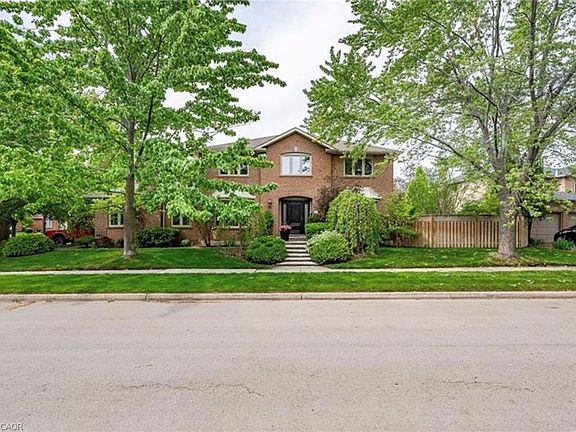 2nd image of 500 Blenheim Cres
