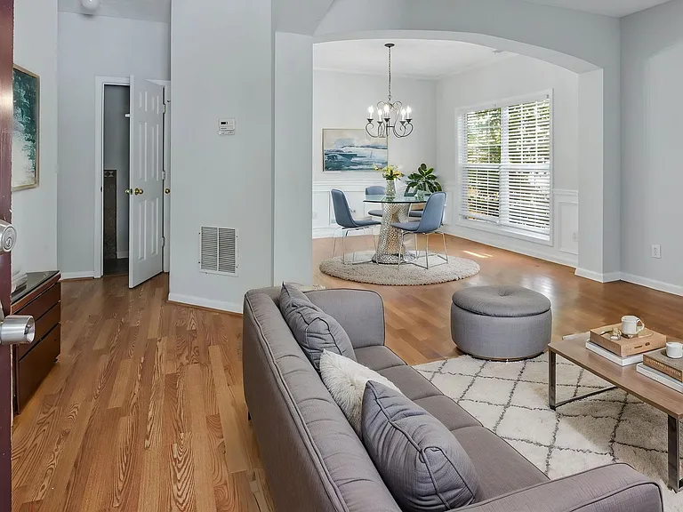 290 Clairidge Ln — Photo 2