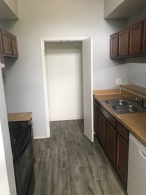 2nd image of 4952 Berridge Ln