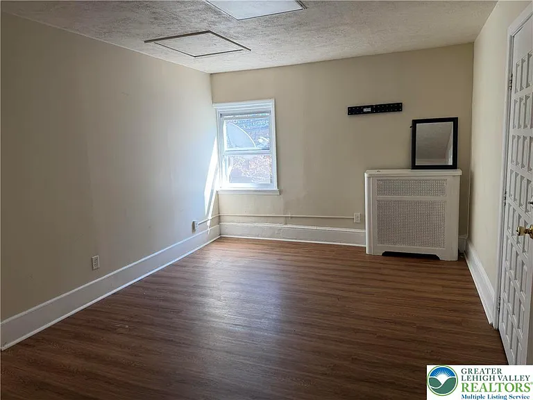1201 E 4th St #4 — Photo 8