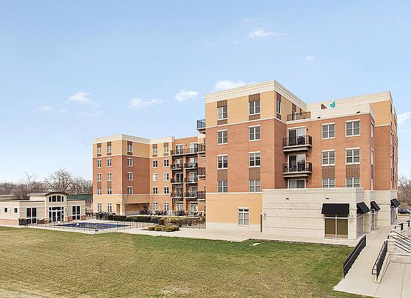 2nd image of 300 Village Cir Unit 414
