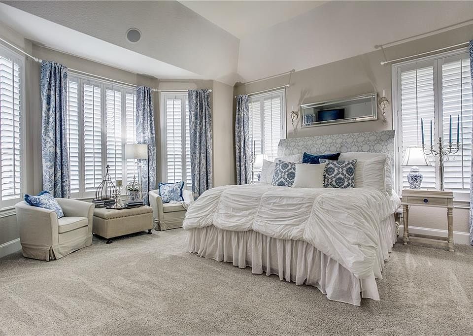 1st image of 560 Parker Ln