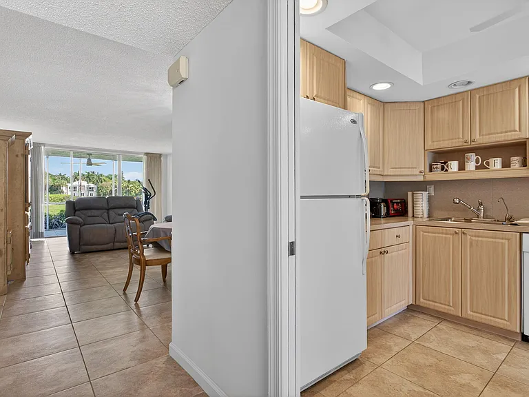 3150 NE 48th Ct #104 — Photo 6