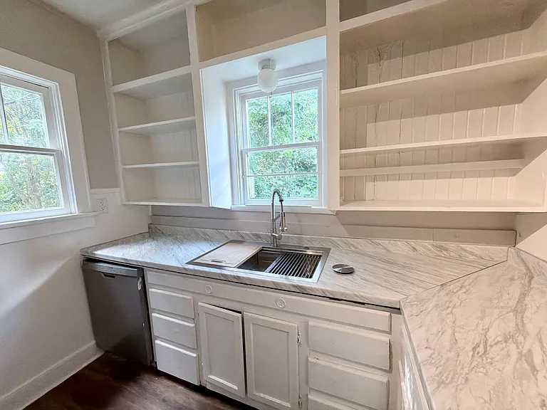 2307 Pine St — Photo 5