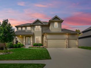 702 S 199th St, Elkhorn, NE 68022