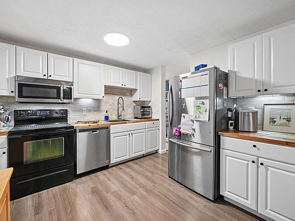 2nd image of 3420 Spring Valley Dr