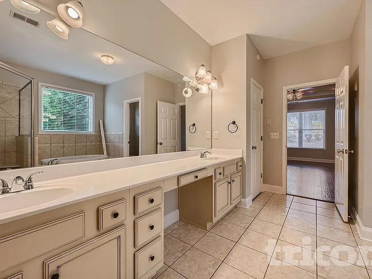 87 Thomas Place Dr — Photo 11