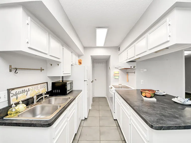 2750 Holly Hall St #911 — Photo 15