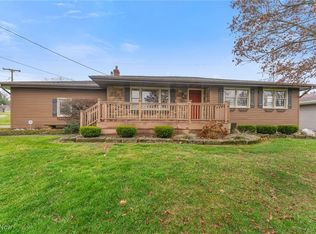 188 Lake Shore Dr, Struthers, OH