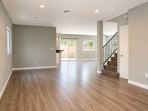 4th image of 7542 Denny Ave