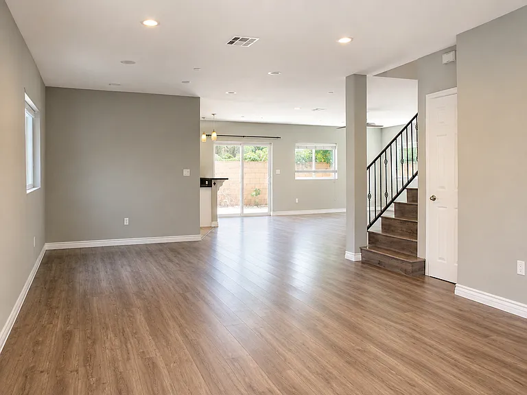 7542 Denny Ave — Photo 4