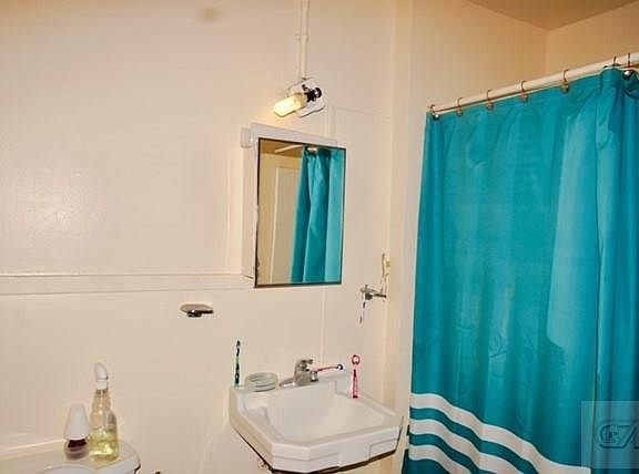 4th image of 3018 Avenue P