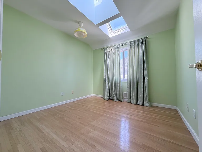 455 Bedford Ave — Photo 15