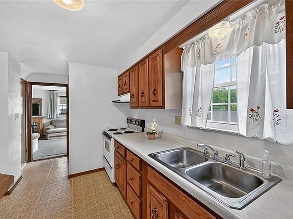 5th image of 2975 Leechburg Rd