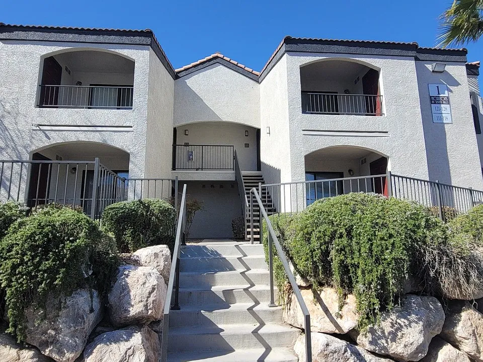 950 Seven Hills Dr #122