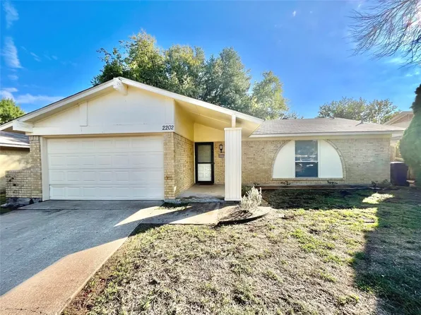2202 Meadowglen Dr, Garland, TX 75044