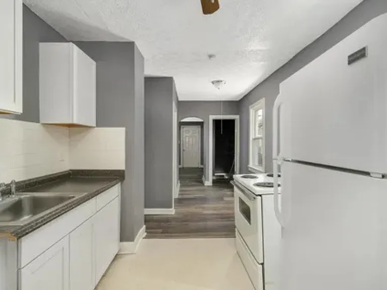 1415 Manchester Ave — Photo 3