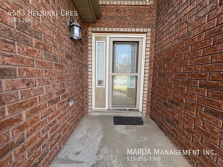 4583 Helsinki Cres — Photo 2