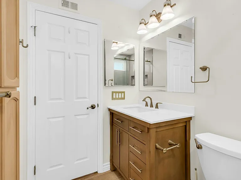 6246 Decanture St — Photo 18