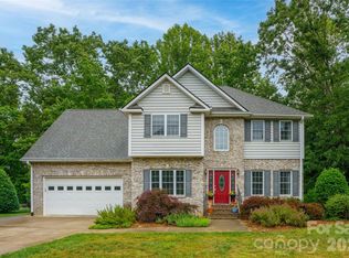 100 Welwyn Ln, Asheville, NC 28805