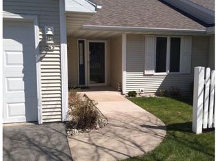 243 Lake Pointe Dr, Oshkosh, WI 54904