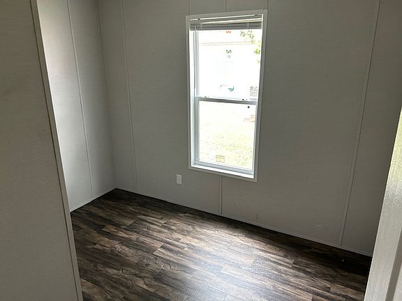 5th image of 643 Sweet Pea Ln