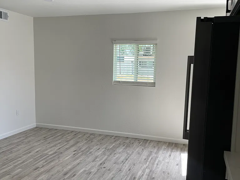 3120 W Surrey Ave — Photo 7