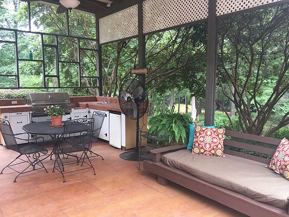 Covered outdoor living/grill