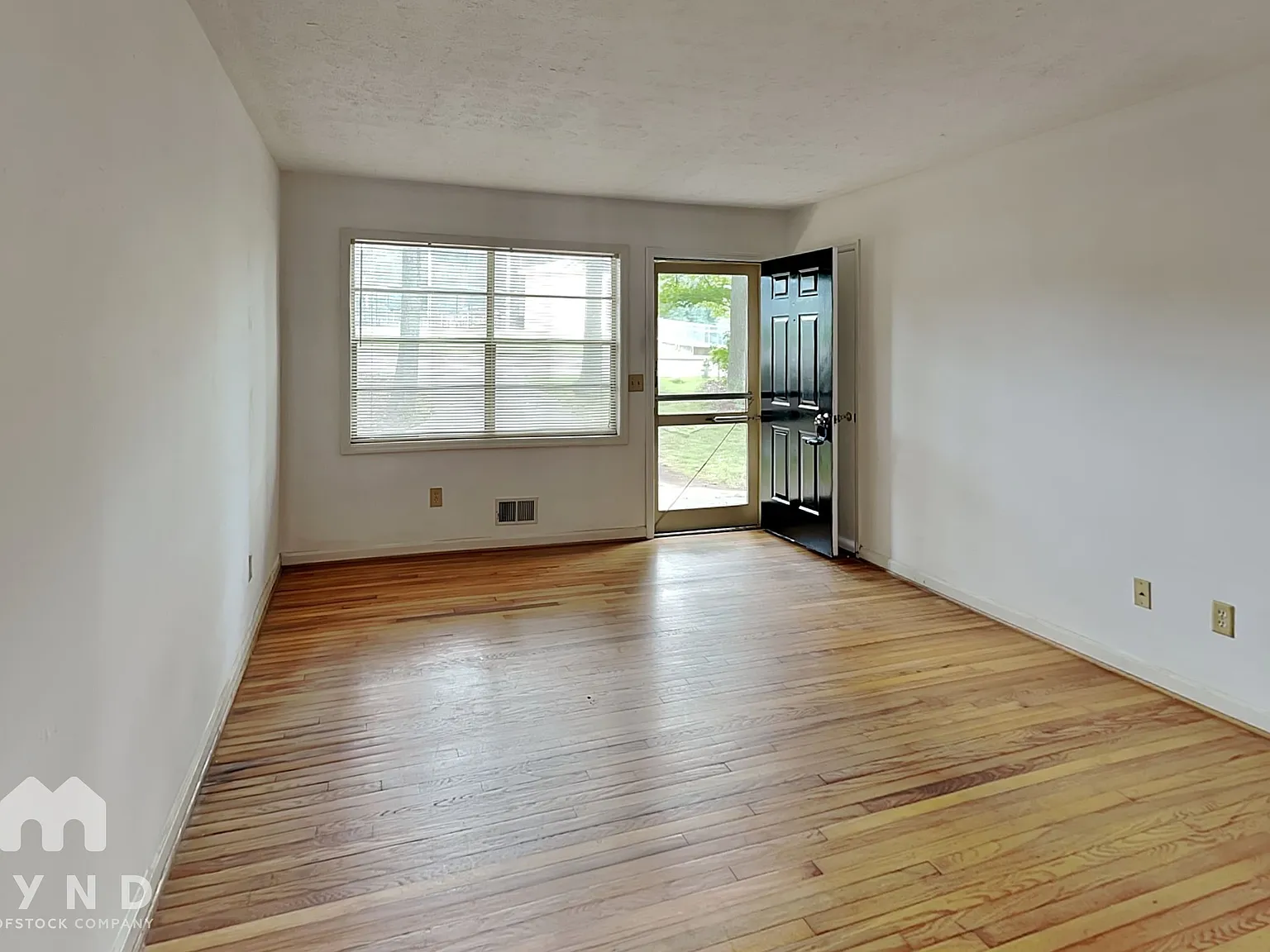 2 bed, 1.0 bath, 926 sqft, $1,495 — Photo 3