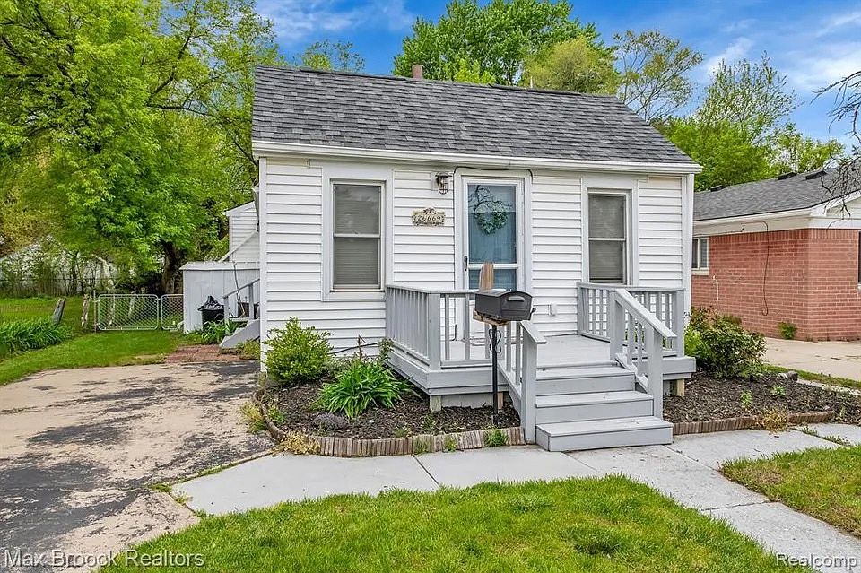 1st image of 26669 Spicer St