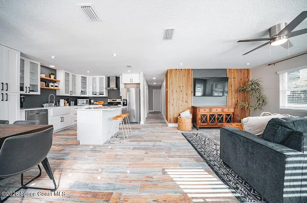 2 bed, 1.0 bath, 966 sqft, $2,600 — Photo 3