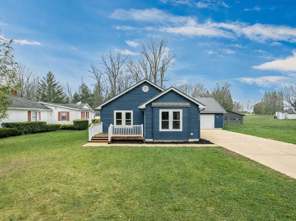 8930 E Crow Rd, Syracuse, IN 46567