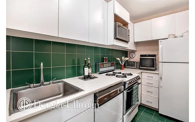 Sold by Douglas Elliman | media 16