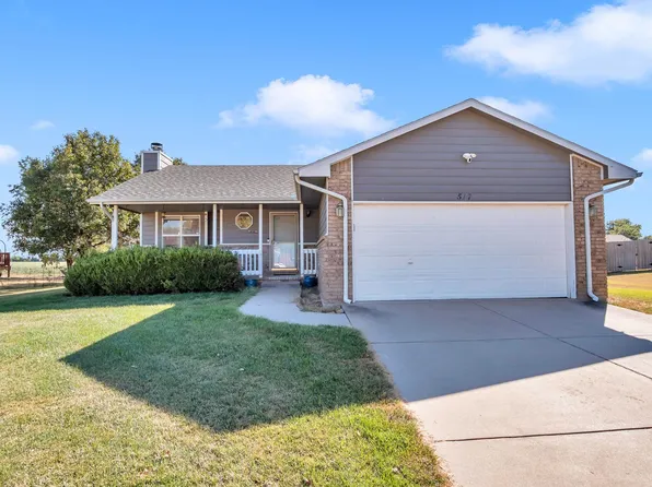 517 Clover Ln, Hesston, KS 67062
