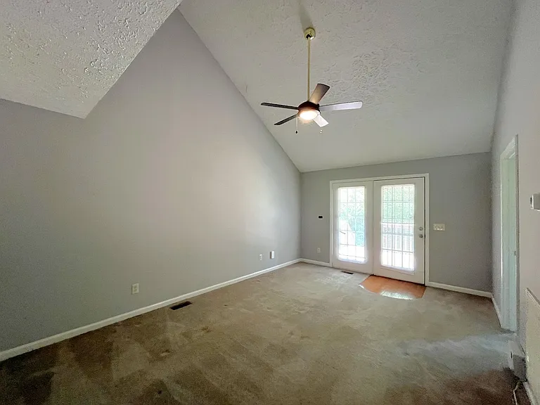 2808 Batavia St — Photo 2